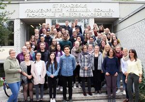 54 Neustarter - Willkommen in der Zentralen Krankenpflege – und Hebammenschule am St. Franziskus-Hospital Ahlen!