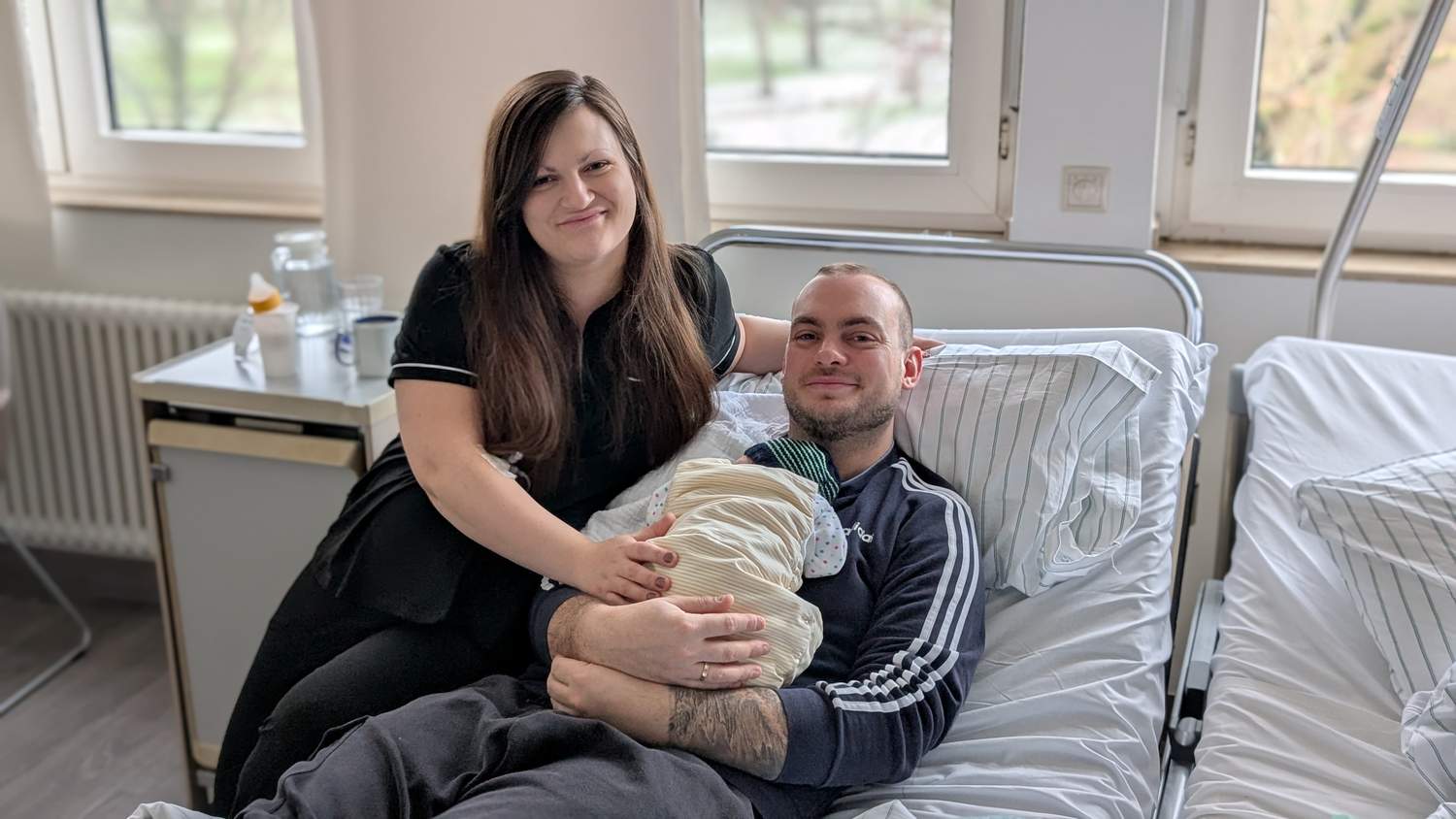 Galina und Robin Strätker aus Hamm mit ihrem Neujahrsbaby Mattheo Ivan.