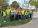 Gemeinsame Teilnahme an der Demonstration vor dem Landtag in Düsseldorf zum bundesweiten Aktionstag am 20. September 2023: Mitarbeitende aus den Einrichtungen der Franziskus Stiftung.