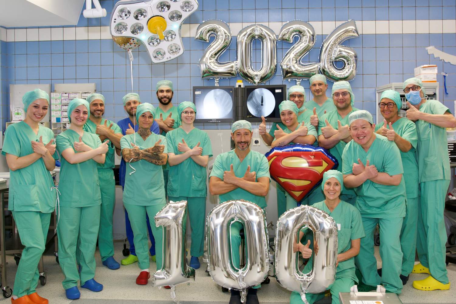 Nach erfolgreicher 100. Operation: das Team der Handchirurgie am St. Franziskus-Hospital Ahlen. (Bild: St. Franziskus-Hospital Ahlen)